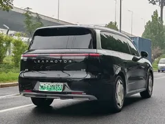 2026 Leapmotor D19 EREV 500 Premium 7-seat, чёрный — фото 10