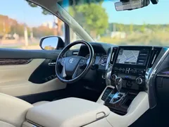 2021 Toyota Alphard Hybrid 2.5L Luxury, белый — фото 6