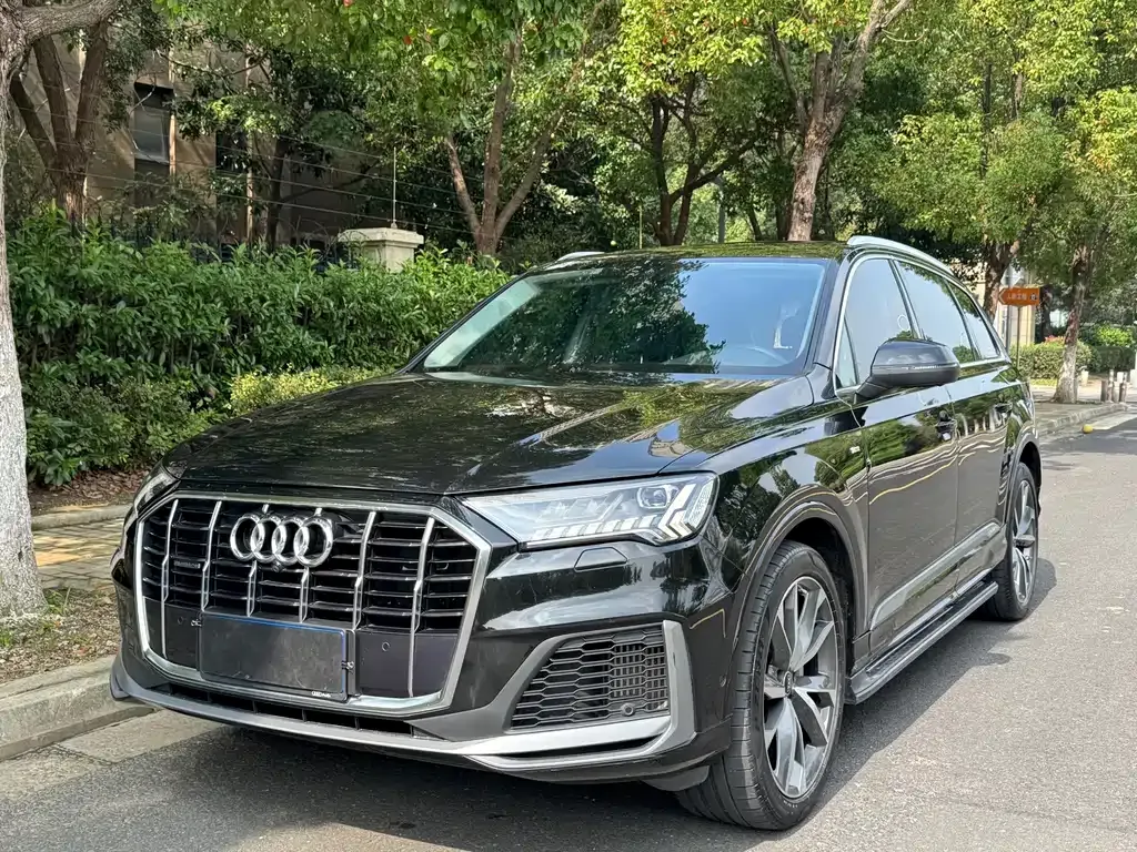 2022 Audi Q7 55 TFSI quattro S line Sport