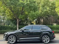 2022 Audi Q7 55 TFSI quattro S line Sport, чёрный — фото 3