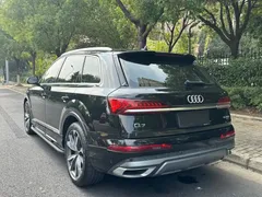 2022 Audi Q7 55 TFSI quattro S line Sport, чёрный — фото 4