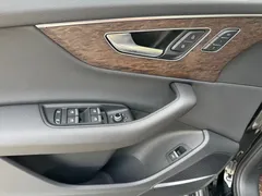 2022 Audi Q7 55 TFSI quattro S line Sport, чёрный — фото 8