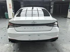 2021 Hyundai Elantra 1.5L CVT LUX Premium, белый — фото 4