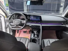2021 Hyundai Elantra 1.5L CVT LUX Premium, белый — фото 13