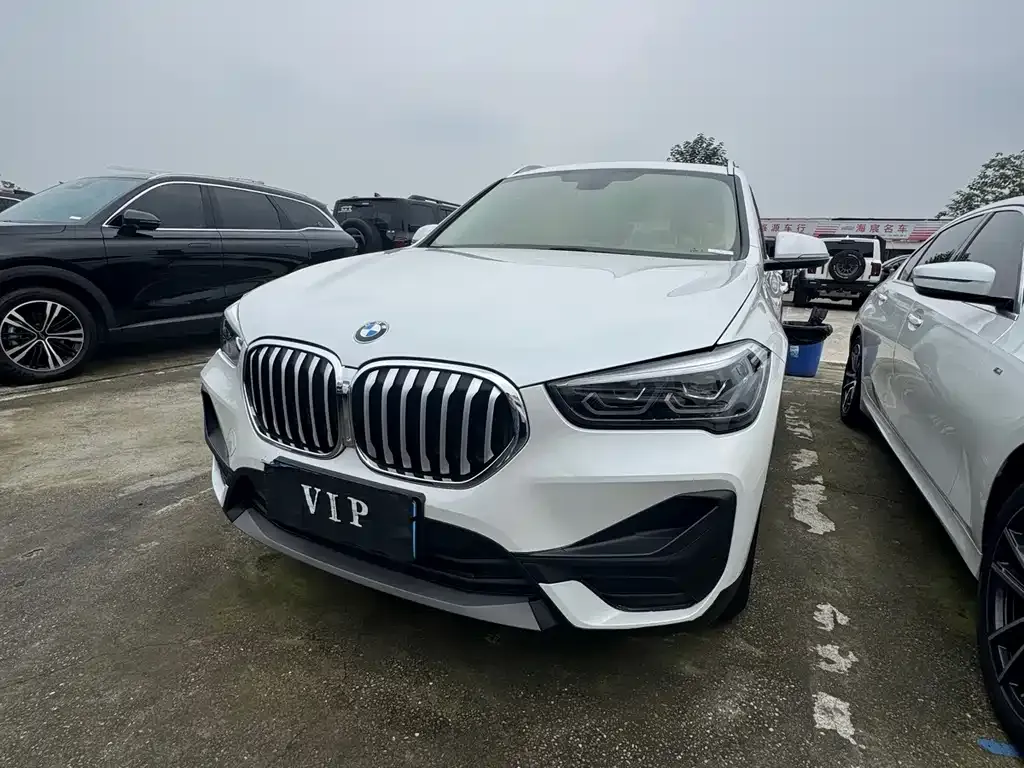 2021 BMW X1 Leading