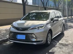 2021 Toyota Sienna 2.5L Hybrid Luxury — фото 1