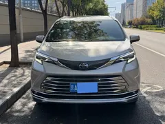 2021 Toyota Sienna 2.5L Hybrid Luxury — фото 3
