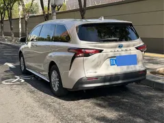 2021 Toyota Sienna 2.5L Hybrid Luxury — фото 5