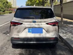 2021 Toyota Sienna 2.5L Hybrid Luxury — фото 6