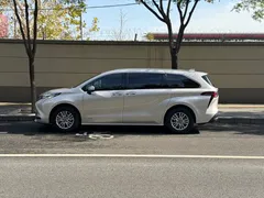 2021 Toyota Sienna 2.5L Hybrid Luxury — фото 7