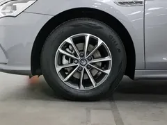 2024 BYD Qin PLUS Honor DM-i PHEV 55km Leading — фото 17