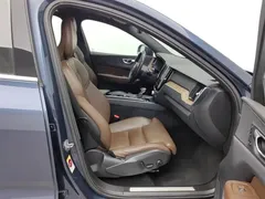 2021 Volvo XC60 4WD Luxury, синий — фото 23