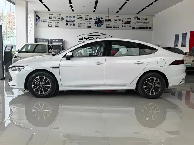 2023 BYD Qin PLUS Champion DM-i PHEV 55KM Leading