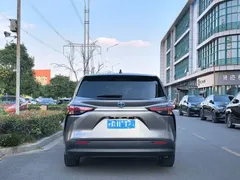 2021 Toyota Sienna 2.5L Hybrid Comfort — фото 3