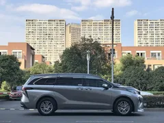 2021 Toyota Sienna 2.5L Hybrid Comfort — фото 5