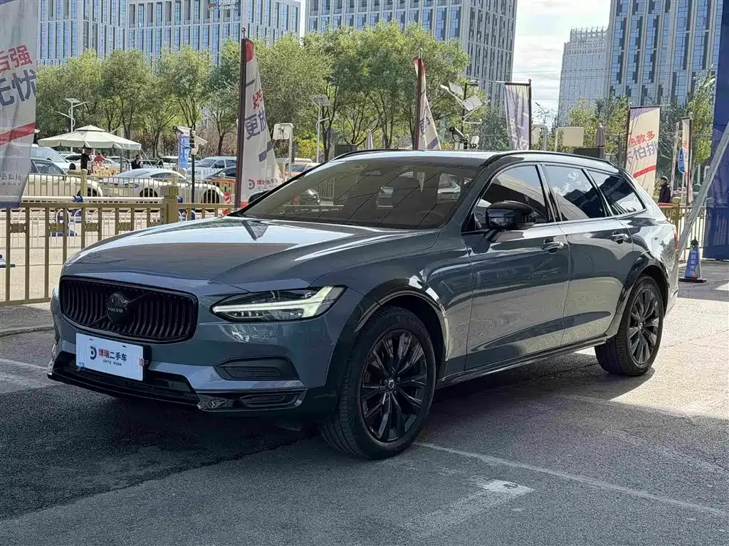 2023 Volvo V90 Cross Country B5 AWD