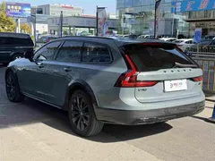 2023 Volvo V90 Cross Country B5 AWD — фото 15