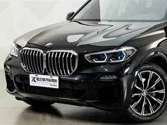 2021 BMW X5 xDrive40i M Sport Package, чёрный — фото 2