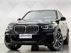 2021 BMW X5 xDrive40i M Sport Package, чёрный — фото 3