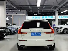 2021 Volvo XC60 4WD Luxury, белый — фото 11