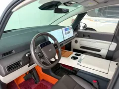 2024 Li Auto MEGA Ultra, белый — фото 8