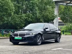 2022 BMW 5 Series 535Le PHEV M Sport Package, чёрный — фото 1