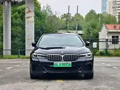 2022 BMW 5 Series 535Le PHEV M Sport Package, чёрный — фото 2