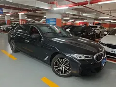 2022 BMW 5 Series 525Li M Sport Package, чёрный — фото 3