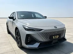 2022 Changan UNI-V 1.5T Premium — фото 3