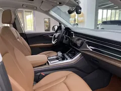 2021 Audi Q7 55 TFSI quattro S line Sport, чёрный — фото 16