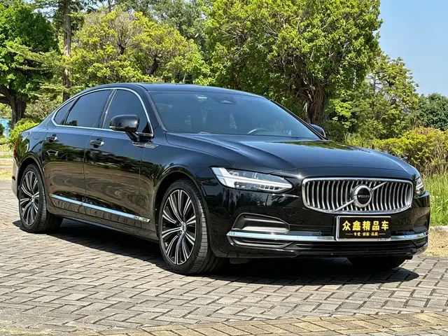 2022 Volvo S90