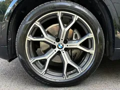 2023 BMW X5 40Li Premium M Sport Night Package, чёрный — фото 17