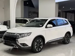 2020 Mitsubishi Outlander 2.0L 2WD 5-seat, белый — фото 1