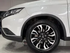 2020 Mitsubishi Outlander 2.0L 2WD 5-seat, белый — фото 2