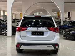 2020 Mitsubishi Outlander 2.0L 2WD 5-seat, белый — фото 4