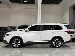 2020 Mitsubishi Outlander 2.0L 2WD 5-seat, белый — фото 6