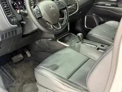 2020 Mitsubishi Outlander 2.0L 2WD 5-seat, белый — фото 8