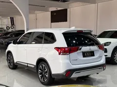2020 Mitsubishi Outlander 2.0L 2WD 5-seat, белый — фото 14