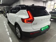 2022 Volvo XC40 4WD Fashion, белый — фото 5
