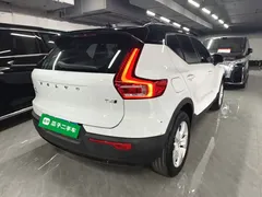 2022 Volvo XC40 4WD Fashion, белый — фото 7