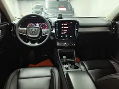 2022 Volvo XC40 4WD Fashion, белый — фото 10