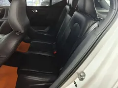2022 Volvo XC40 4WD Fashion, белый — фото 17