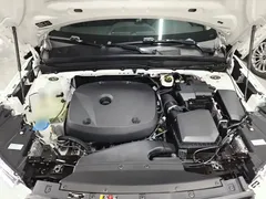 2022 Volvo XC40 4WD Fashion, белый — фото 20