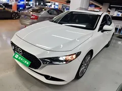 2021 Mazda 3 2.0L AT, белый — фото 1