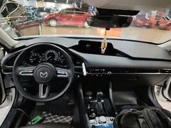 2021 Mazda 3 2.0L AT, белый — фото 10