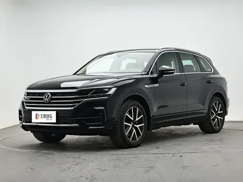 2021 Volkswagen Touareg 3.0TSI Black Sport Package