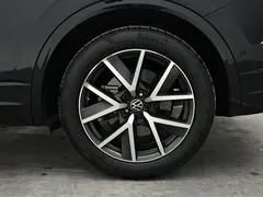 2021 Volkswagen Touareg 3.0TSI Black Sport Package, чёрный — фото 9