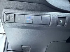 2022 Toyota Levin Hybrid 1.8H E-CVT Luxury, белый — фото 9