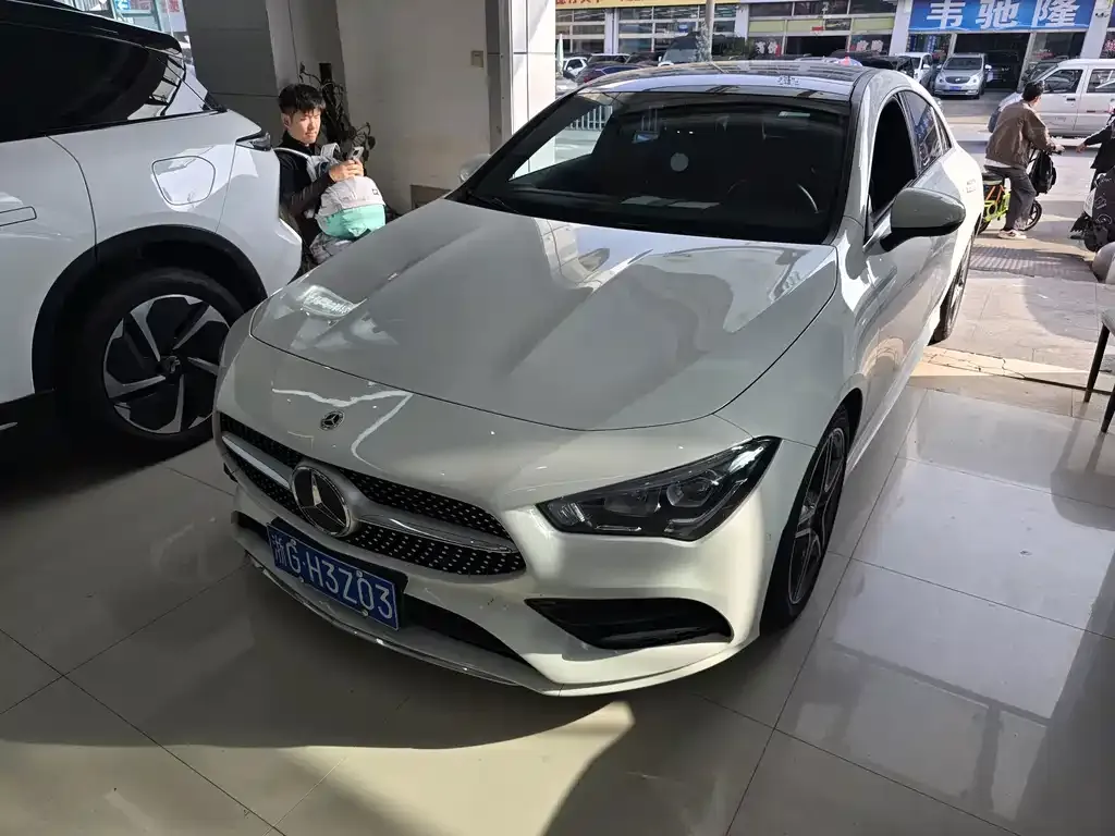 2022 Mercedes-Benz CLA 200