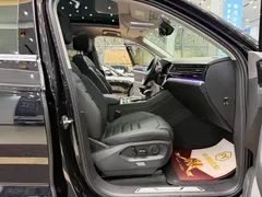 2020 Volkswagen Touareg 3.0TSI, чёрный — фото 7